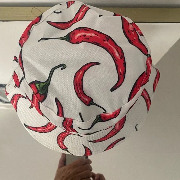 Source Unknown Spicy Red and White Bucket Hat - Picture 3 of 3